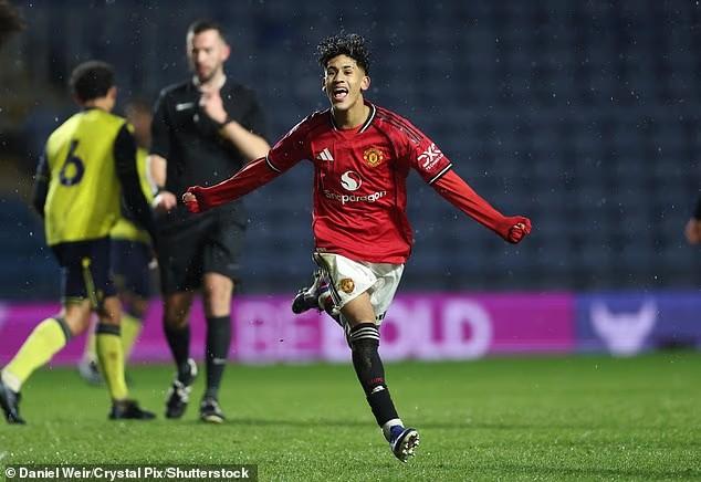  曼联一线队季前赛阵容悄然调整，15岁新星JJ-加布里埃尔赫然在列；赫尔辛基对阵雷克瑟姆的友谊赛，或成其职业首秀前奏。 体育新闻 曼联一线队季前赛阵容悄然调整，15岁新星JJ-加布里埃尔赫然在列；赫尔辛基对阵雷克瑟姆的友谊赛，或成其职业首秀前奏。 体育新闻 曼联一线队季前赛阵容悄然调整，15岁新星JJ-加布里埃尔赫然在列；赫尔辛基对阵雷克瑟姆的友谊赛，或成其职业首秀前奏。 体育新闻