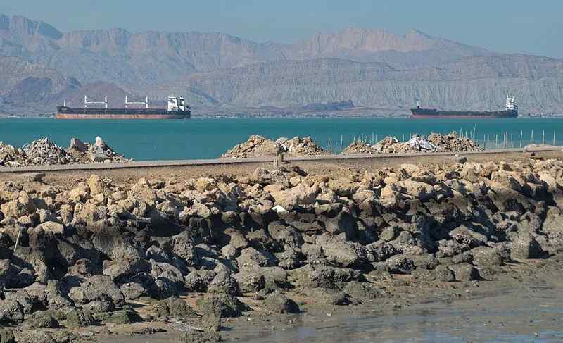  美伊对话传出积极信号；特朗普推迟军事行动；伊朗指责心理战术。 文化旅游