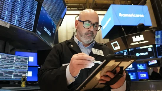  美股午盘强势反弹，中东局势出现转机；投资者情绪显著改善。 股票财经