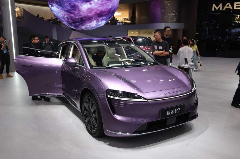  智界V9能否重塑豪华MPV格局？深度解析华为系的入局逻辑 汽车科技