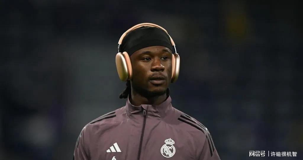  战术洗牌背后的战略考量：皇马对阵拜仁的阵容重构深度解析 体育新闻