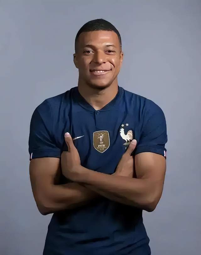  银河战舰适配困境：姆巴佩与皇马战术体系的结构性冲突分析 体育新闻