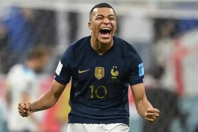  银河战舰适配困境：姆巴佩与皇马战术体系的结构性冲突分析 体育新闻