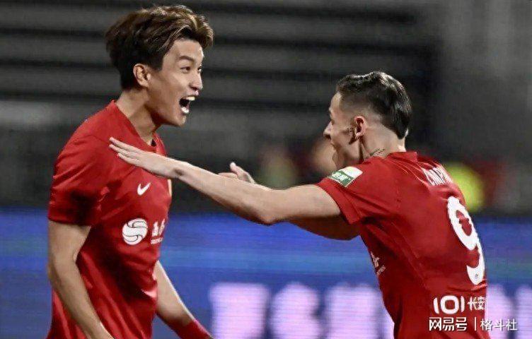  升班马逆袭背后：一群小将的“雄起”，点燃了这座城市的足球热血！ 体育新闻