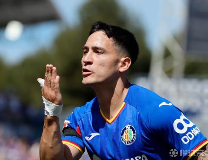 技术流前锋的战术密码：萨特里亚诺如何用智慧弥补身体天赋的边界 体育新闻