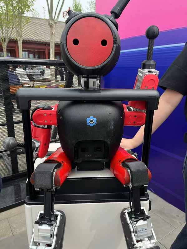  【技术深度】人形机器人半马完赛率突破45%：硬件可靠性与算法迭代的实战启示 IT技术