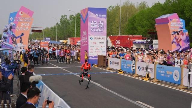  【技术深度】人形机器人半马完赛率突破45%：硬件可靠性与算法迭代的实战启示 IT技术