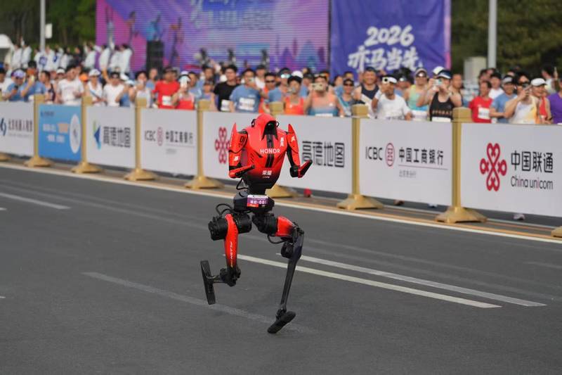  【技术深度】人形机器人半马完赛率突破45%：硬件可靠性与算法迭代的实战启示 IT技术