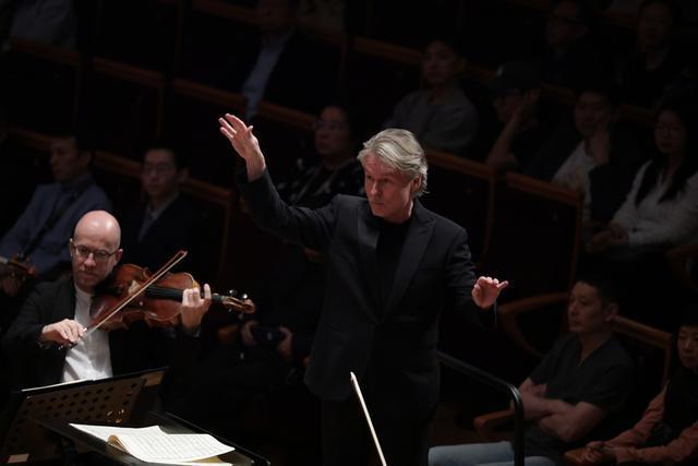 技术解码｜萨洛宁执棒巴黎管弦：法兰西之声的声部密码与指挥哲学 文化旅游