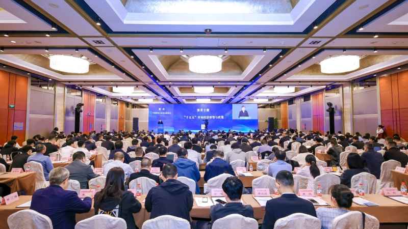  【深度拆解】ASML Q1财报背后的产能密码：AI算力战争如何重塑光刻机供需格局 IT技术