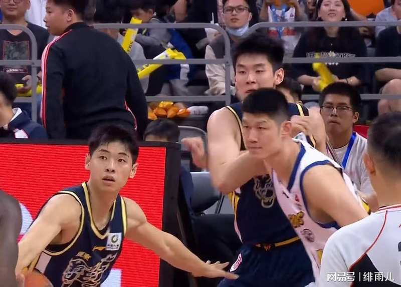  广东队内线危机深度剖析：麦考伊能否成为杜锋的救命稻草？ 体育新闻