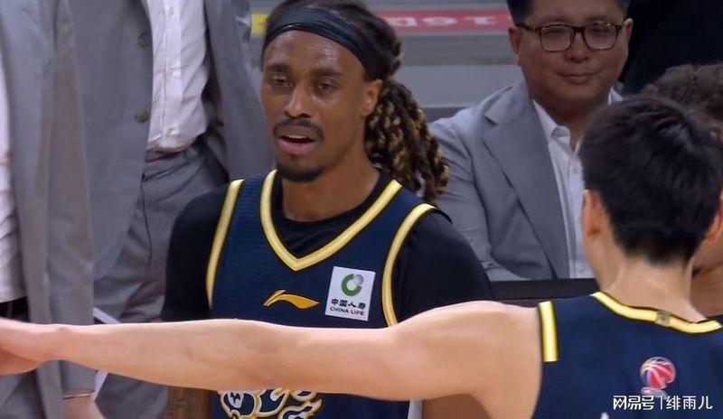  广东队内线危机深度剖析：麦考伊能否成为杜锋的救命稻草？ 体育新闻