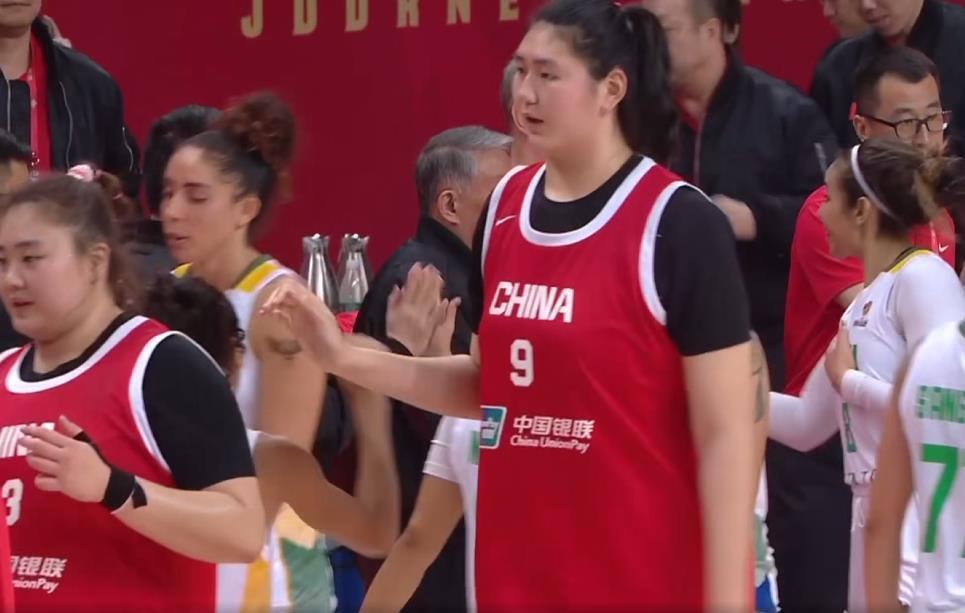  【独家观察】当老将背影渐行渐远：中国女篮阵痛中的成长与期待 体育新闻