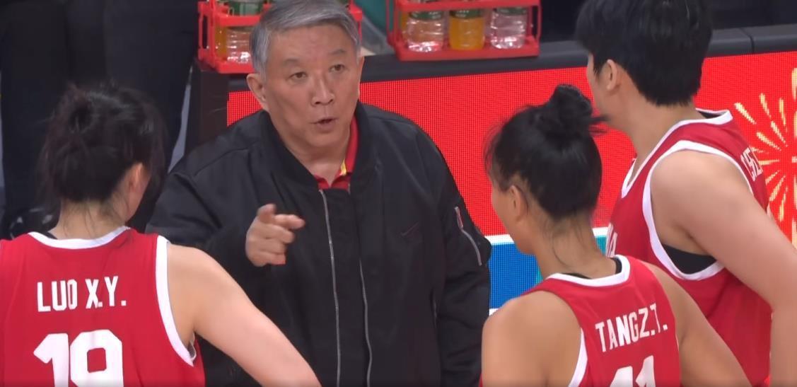  【独家观察】当老将背影渐行渐远：中国女篮阵痛中的成长与期待 体育新闻