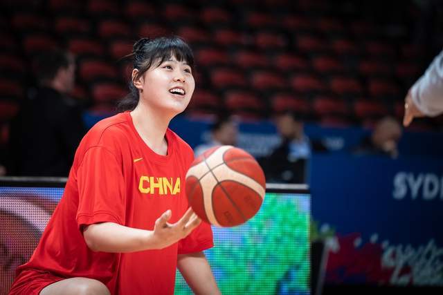  她们选择“出走”，不是背叛，是觉醒——致那些勇敢走出舒适区的中国女篮姑娘 情感心理