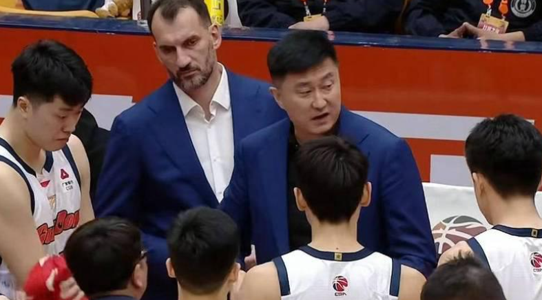  CBA积分榜暗战：解析上海霸权背后的攻防效率密码 体育新闻