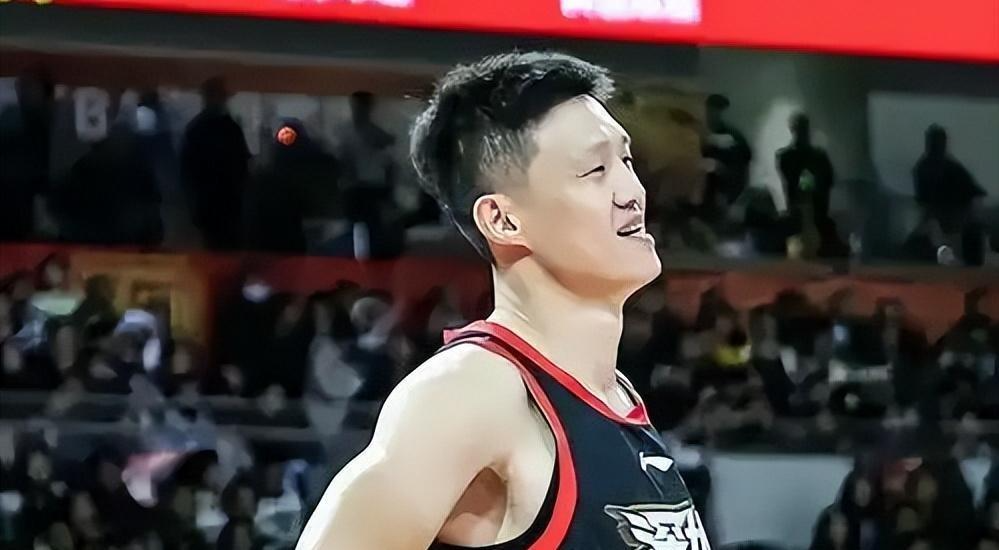  角色转型背后的技术逻辑：张镇麟从辽宁核心到上海防守枢纽的深度解析 体育新闻